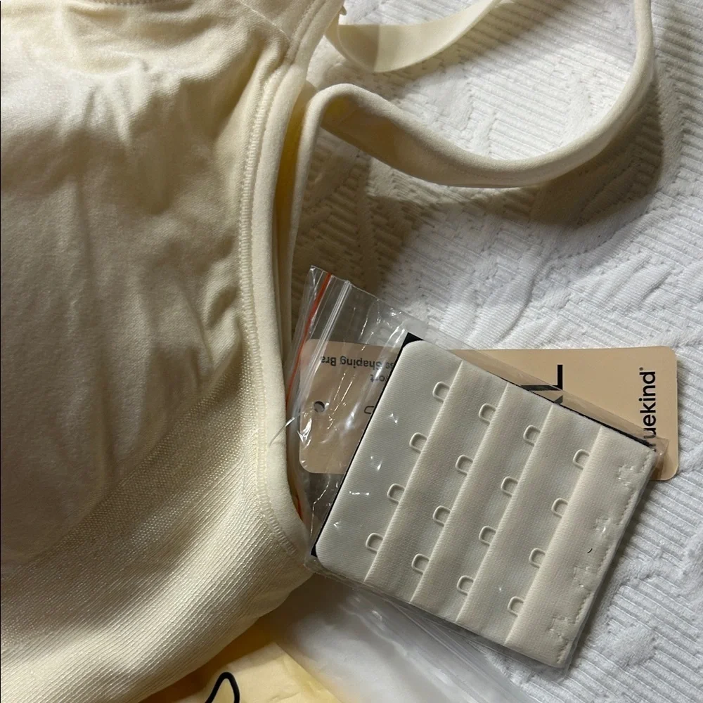 Truekind Everyday Straps Wireless Comfort Shaping Bra. Shapewear. NWT.
